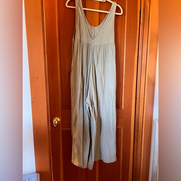 Wide-Leg linen Jumpsuit - Picture 2 of 3